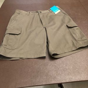 Columbia cargo shorts size: 36